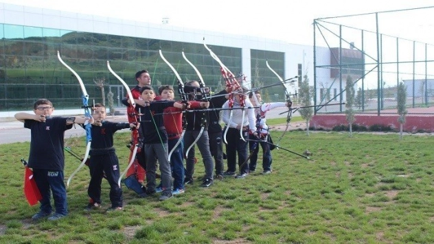 Okçulukta derece alan öğrenciler, milli takıma girmek istiyor