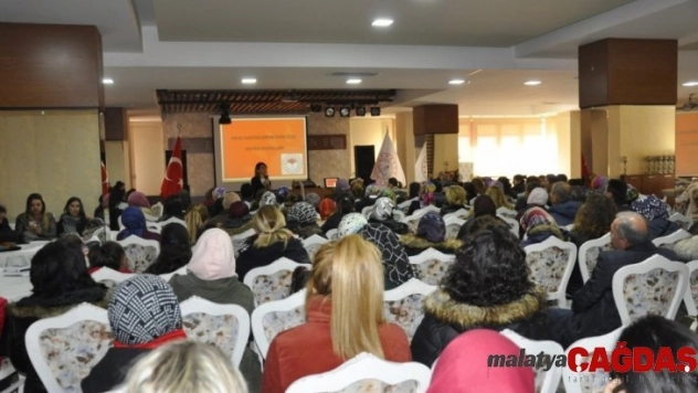 Okul kantinlerindeki çalışanlara hijyen eğitimi