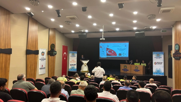 Okul Servis Araçları Sürücülerine Bilgilendirme Toplantısı Düzenlendi