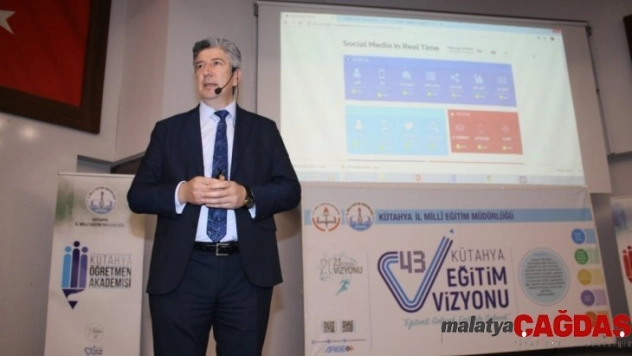 Okul ve kurum yöneticilerine 'Sosyal Medyanın Doğru ve Etkin Kullanımı' eğitimi