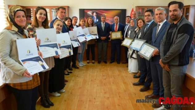 Okul ve öğretmenlere kalite belgesi verildi