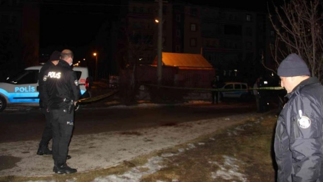 Okulda çıkan tartışma parkta kanlı bitti: 2 yaralı