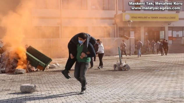 Okulda deprem tatbikatı gerçeğini aratmadı