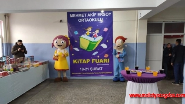 Okulda kitap fuarı düzenlendi