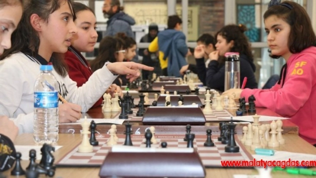 Okullar arası küçükler satranç sona erdi