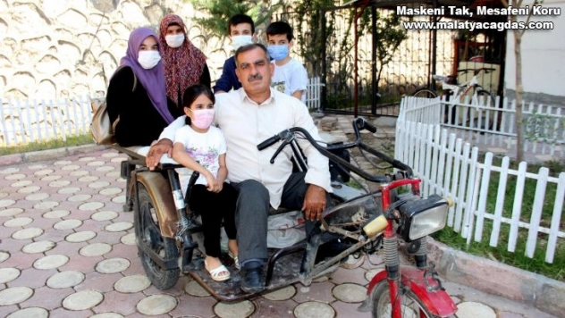 Okuma yazma bilmeyen engelli babanın azmi ile 3 çocuğu hafız oldu