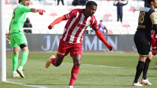 Olarenwaju Kayode, ligdeki gol sayısını 4'e yükseltti