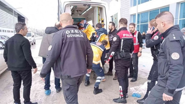 Olimpik havuzda boğulma tehlikesi geçiren vatandaşın hayati tehlikesi sürüyor