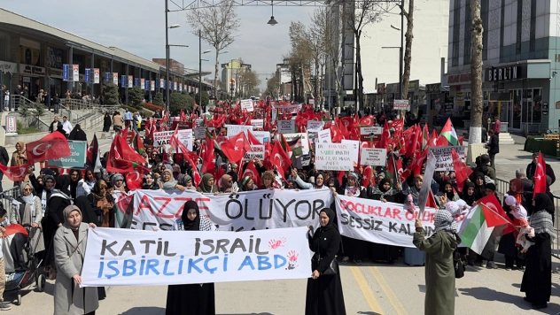 Onbinler Gazze'ye destek işgalci siyonistlere lanet etmek için yürüdü