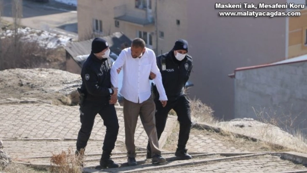 Onlarca mezar taşını tahrip etti, nedenini kimse anlamadı