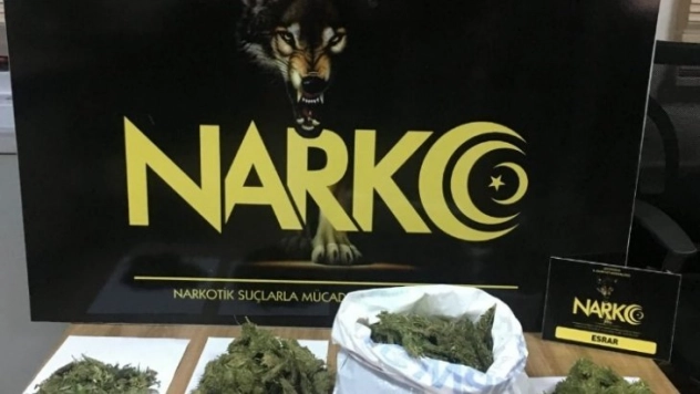 Operasyonun yapıldığı evden uyuşturucu çıktı