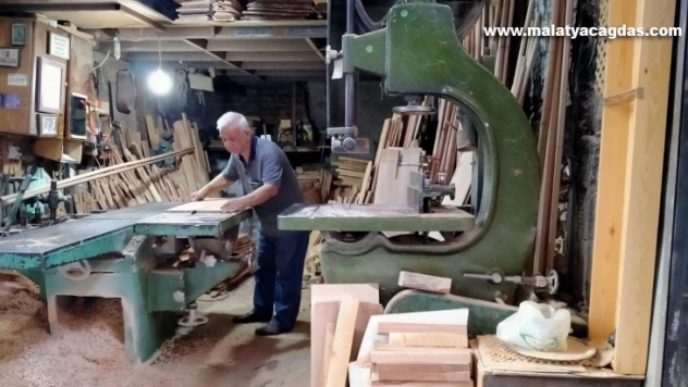 Orman yangınları kerestecileri vurdu