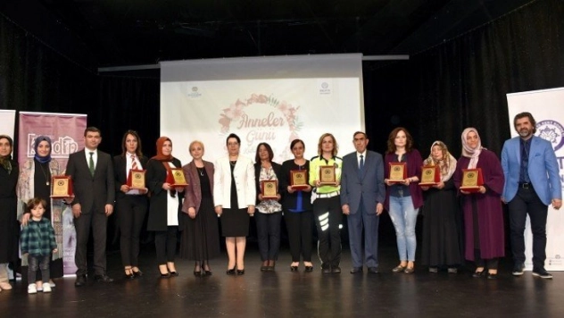 Örnek anneler onurlandırıldı