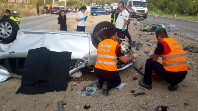 Araçla kafa kafaya çarpıştı: 1 ölü, 1 yaralı