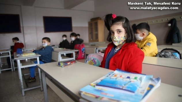 Orta riskli Elazığ'da yüz yüze eğitim başladı