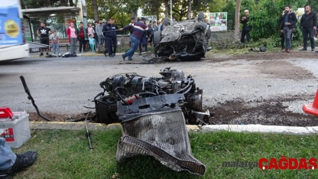 Ortalığın savaş alanına döndüğü kazadan sürücü yaralı kurtuldu