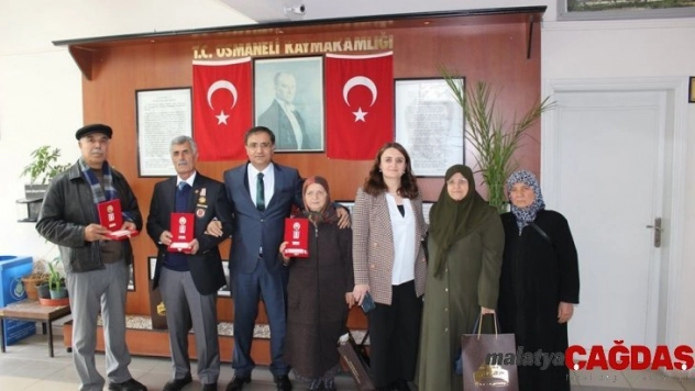 Osmaneli'nde Kıbrıs gazilerine madalya ve beratları takdim edildi