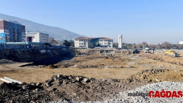 Osmangazi Meydanı'na ilk harç döküldü