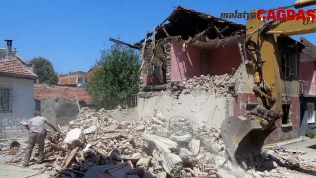 Osmangazi'de metruk binalar bir bir yıkılıyor