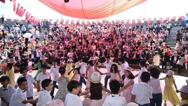 Osmaniye'de renkli 23 Nisan kutlamaları