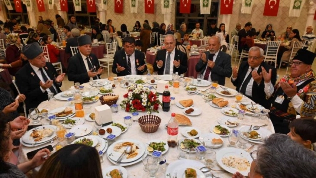 Osmaniye'de şehit aileleri ve gazilere onur yemeği
