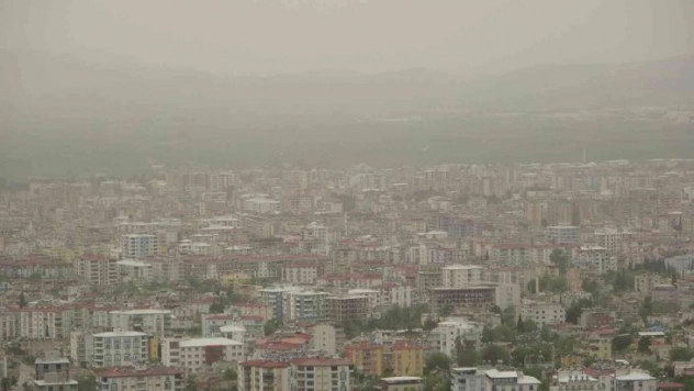 Osmaniye'de toz taşınımı etkili oluyor