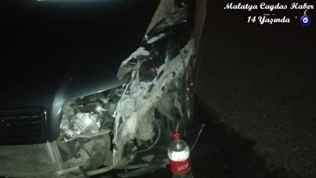 Otomobilin sürücüsü yaralandı