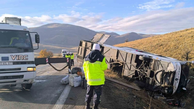 Otobüs kazasında ölenlerin kimlik tespit çalışmaları sürüyor