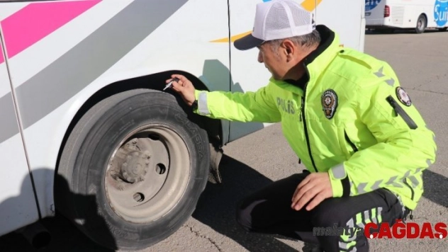Otogarda kış lastiği denetimi yapıldı