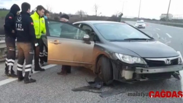 Otomobil bariyerlere çarptı: 1 yaralı