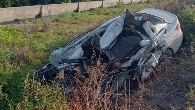 Otomobil belediye otobüsüyle kafa kafaya çarpıştı: 1 ölü