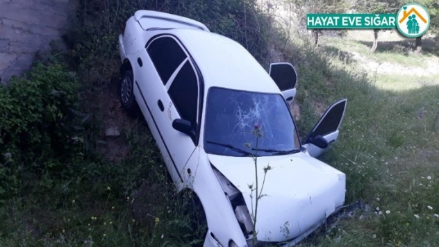 Otomobil dereye yuvarlandı: 4 yaralı