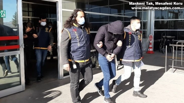 Otomobil hırsızları adliyeye sevk edildi