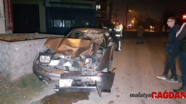 Otomobil ile elektrikli bisiklet çarpıştı: 3 yaralı