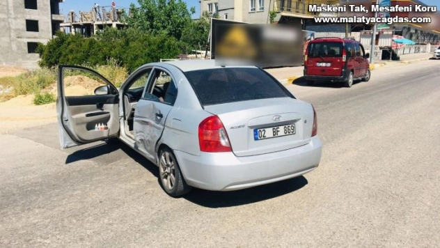 Otomobil ile hafif ticari araç çarpıştı: 1 Yaralı