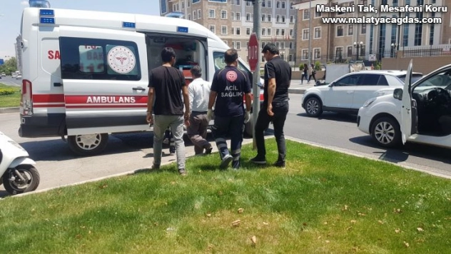 Otomobil ile hafif ticari araç çarpıştı: 3 yaralı