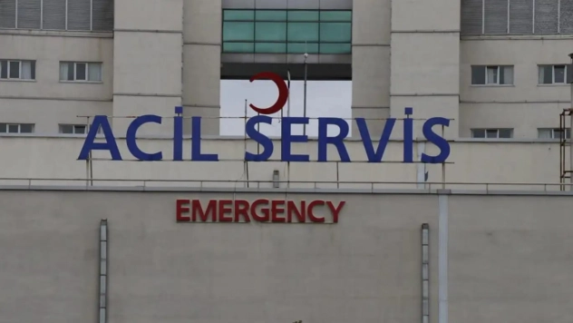 Otomobil ile Kamyonet Çarpıştı: 4 Kişi Yaralandı