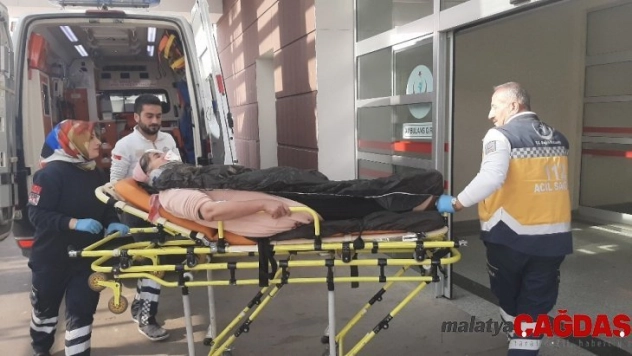 Otomobil ile minibüs çarpıştı: 2 yaralı