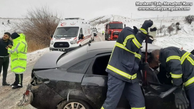 Otomobil ile minibüs çarpıştı: 4 yaralı