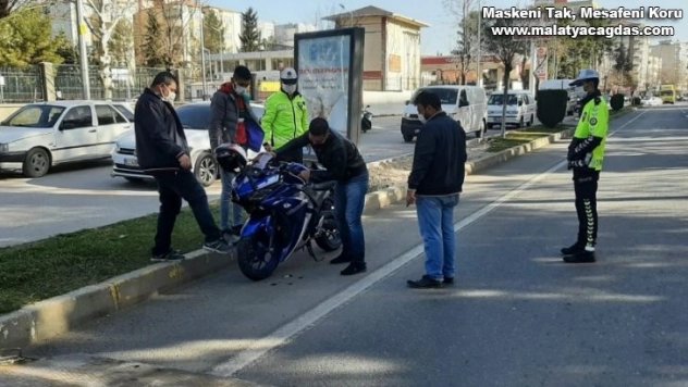 Otomobil ile motosiklet çarpıştı: 1 yaralı