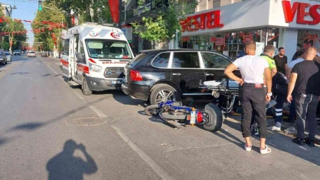 Otomobil ile motosiklet çarpıştı: 1 yaralı