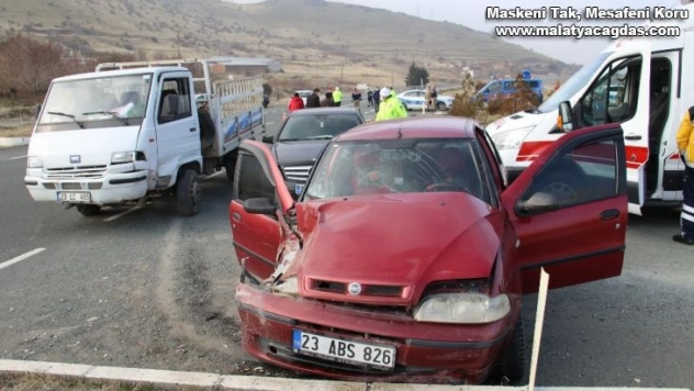 Otomobil ile pikap çarpıştı: 1 yaralı