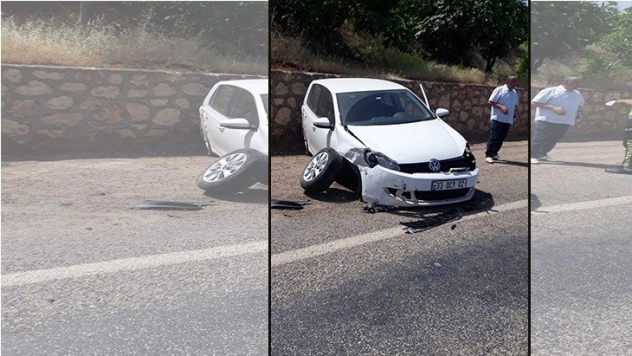 Otomobil istinat duvarına çarptı