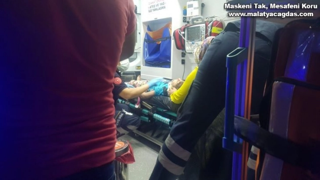 Otomobil küçük kıza çarpıp kaçtı