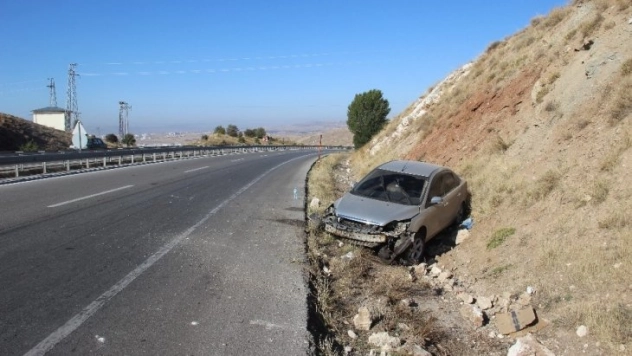 Otomobil şarampole devrildi: 1 Yaralı