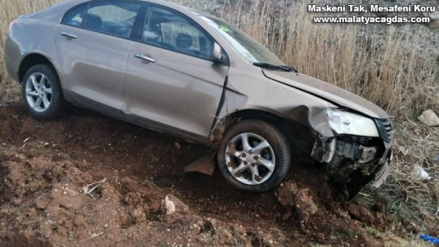 Otomobil şarampole yuvarlandı: 2 yaralı