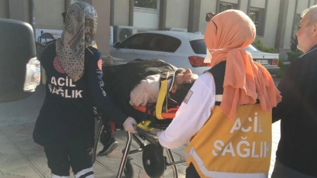 Otomobil şarampole yuvarlandı: 3 yaralı