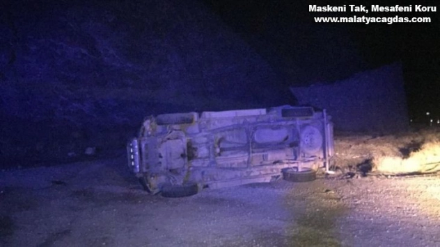 Otomobil takla attı 3 yaralı