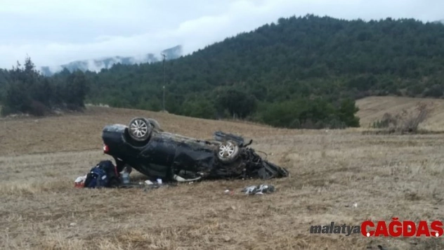 Otomobil tarlaya uçtu: 2 yaralı