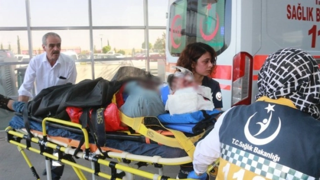 Otomobil tarlaya yuvarlandı: 2 ağır yaralı